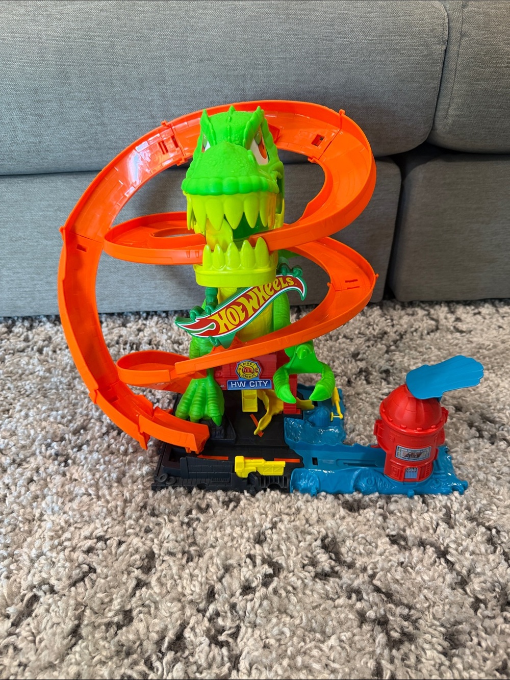 Hot Wheels Dino Spiral Race Playset - Green & Orange